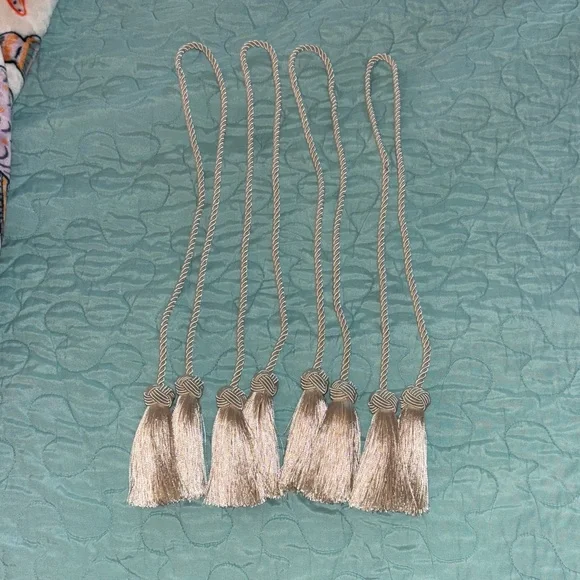 Elegant Beige/Cream Tassel Tiebacks - Picture 2 of 3
